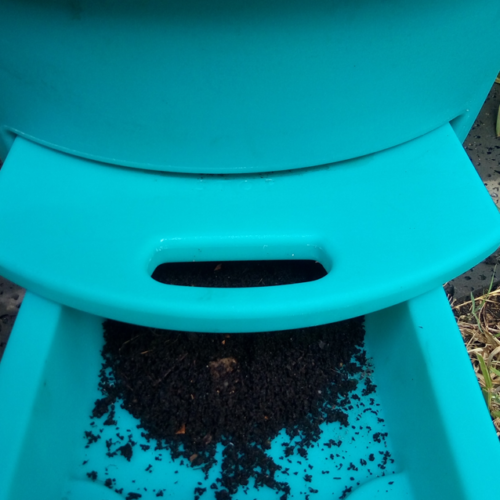 Jardin_composteur_permaculture_recyclage_fleur_decoration